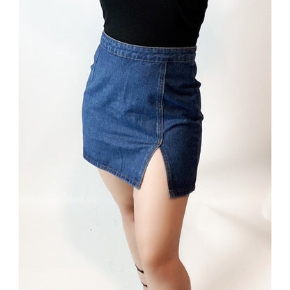 Dark wash side slit denim mini skirt